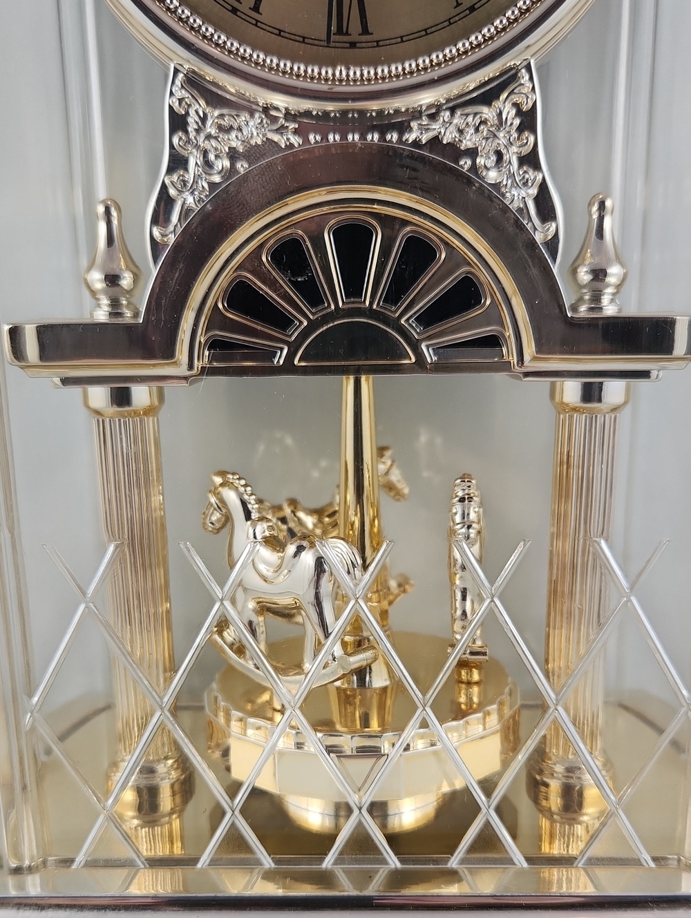 ERGO Quartz Anniversary Clock Carousel Horses Acrylic Dome Clock VTG 80s Works - Picture 6 of 14